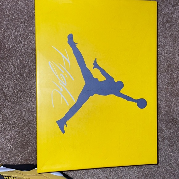Jordan 4 Lightning